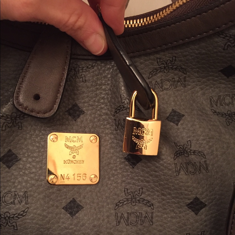 SOLD 🔐MCM🔐Locking Handbag - Picture 2 of 15